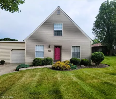 14910 Royal Ridge Ln #65, North Royalton, OH 44133
