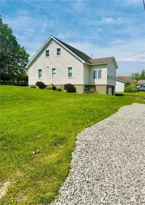 116 E Pike St, Barnesville, OH 43713 photo 4