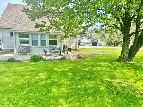116 E Pike St, Barnesville, OH 43713 photo 5