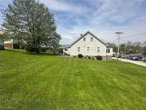 116 E Pike St, Barnesville, OH 43713 photo 3