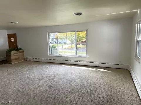 Living - 141 Roosevelt Ave, Elyria, OH 44035 photo 3 of 15