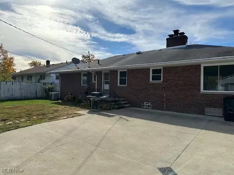 Exterior - 141 Roosevelt Ave, Elyria, OH 44035 photo 6 of 6