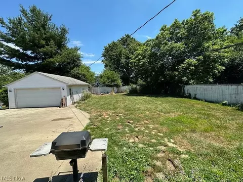 Exterior - 141 Roosevelt Ave, Elyria, OH 44035 photo 2 of 6