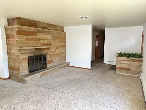 Living - 141 Roosevelt Ave, Elyria, OH 44035 photo 7 of 15
