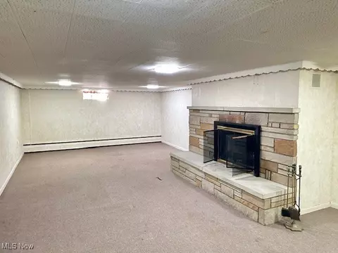 Living - 141 Roosevelt Ave, Elyria, OH 44035 photo 14 of 15