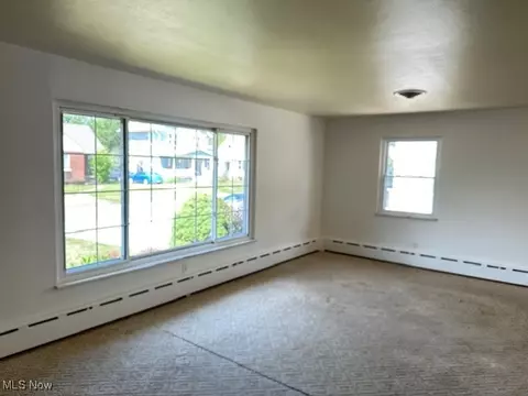 Living - 141 Roosevelt Ave, Elyria, OH 44035 photo 10 of 15