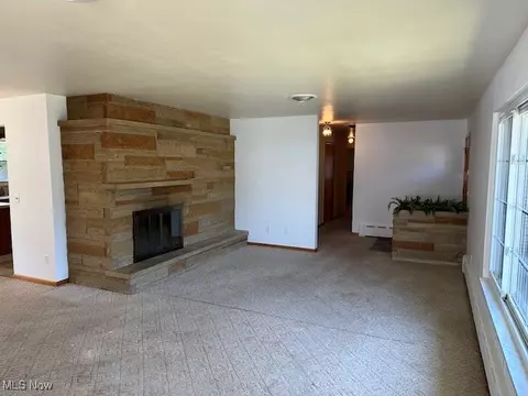 Living - 141 Roosevelt Ave, Elyria, OH 44035 photo 8 of 15
