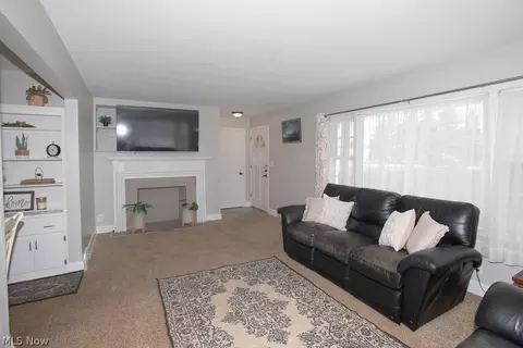 Living - 7350 Hitchcock Rd, Boardman, OH 44512 photo 2 of 2