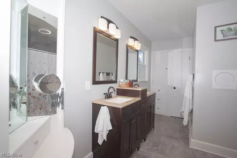 Bath - 7350 Hitchcock Rd, Boardman, OH 44512 photo 1 of 5