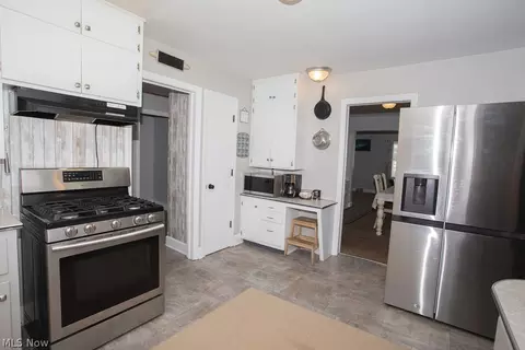 Kitchen - 7350 Hitchcock Rd, Boardman, OH 44512 photo 4 of 4