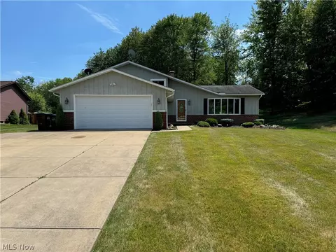 10001 Running Brook Dr, Parma, OH 44130