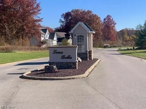 16 Terra Bella Dr # A, Youngstown, OH 44505