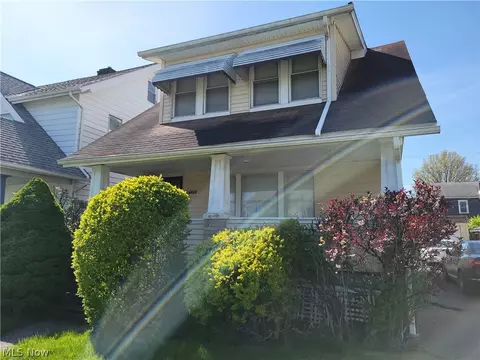 13820 S Parkway Dr, Garfield Heights, OH 44105