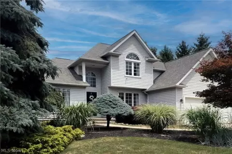 5619 Hawthorne Dr, Highland Heights, OH 44143
