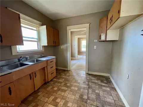 1189 Sawyer Ave, Akron, OH 44310 photo 4