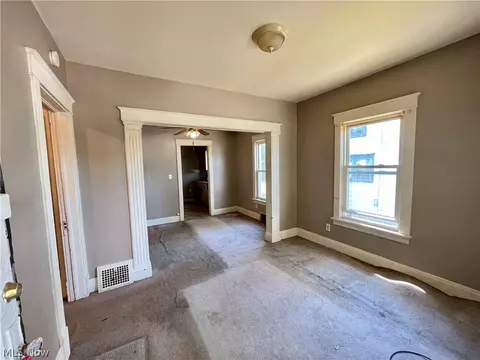 1189 Sawyer Ave, Akron, OH 44310 photo 2