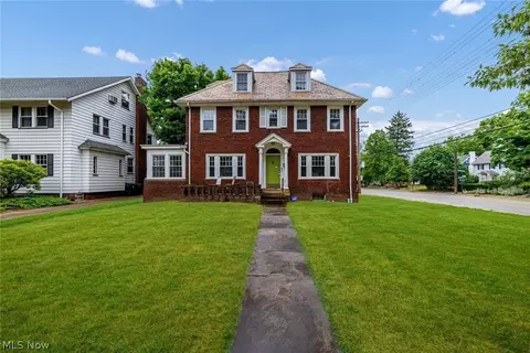 2156 N Saint James Pkwy, Cleveland Heights, OH 44106