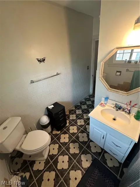 Bath - 411 Park Ave, Elyria, OH 44035 photo 1 of 1
