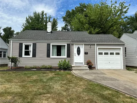 1635 Curry Dr, Lyndhurst, OH 44124