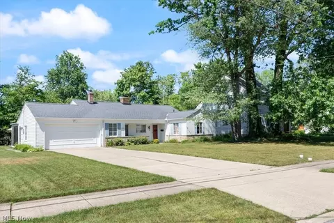 24806 Electric Dr, Bay Village, OH 44140