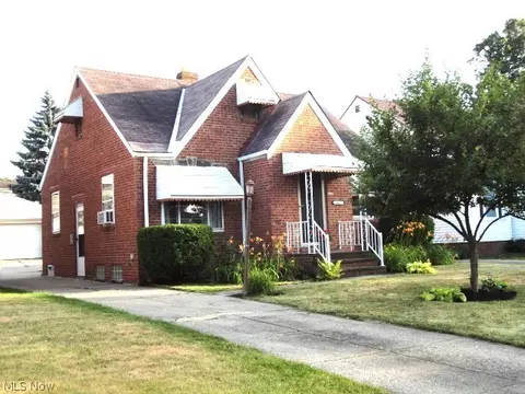 4423 Grantwood Dr, Parma, OH 44134