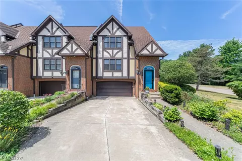 3510 Hampton Rd, Beachwood, OH 44122
