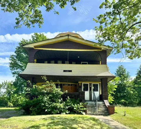 877 Thornhill Dr, Cleveland, OH 44108