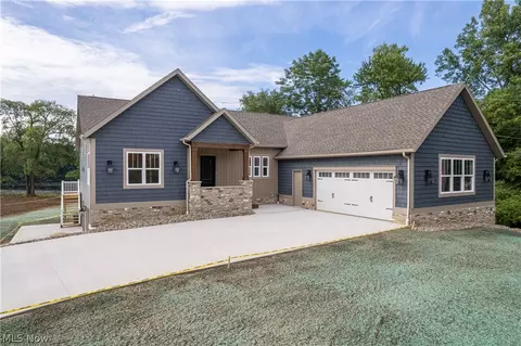 5796 Springlake Rd NW, Canton, OH 44718