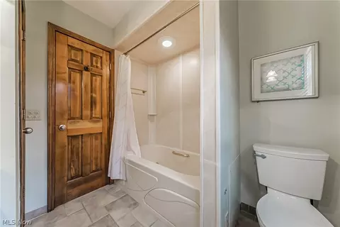 Bath - 28575 Cannon Rd, Solon, OH 44139 photo 4 of 4