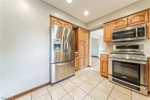 Kitchen - 28575 Cannon Rd, Solon, OH 44139 photo 2 of 2