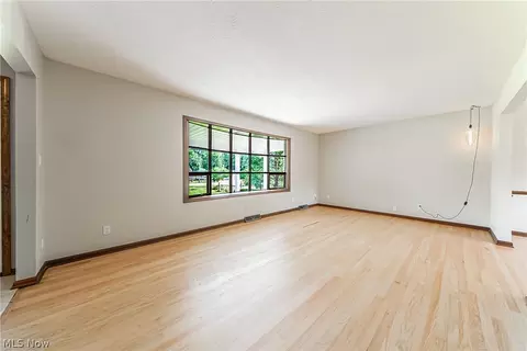 Living - 28575 Cannon Rd, Solon, OH 44139 photo 1 of 5