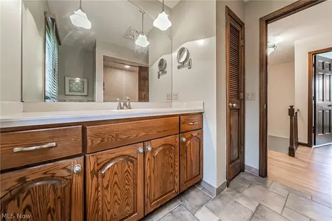 Bath - 28575 Cannon Rd, Solon, OH 44139 photo 3 of 4