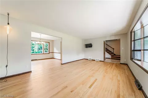 Living - 28575 Cannon Rd, Solon, OH 44139 photo 2 of 5