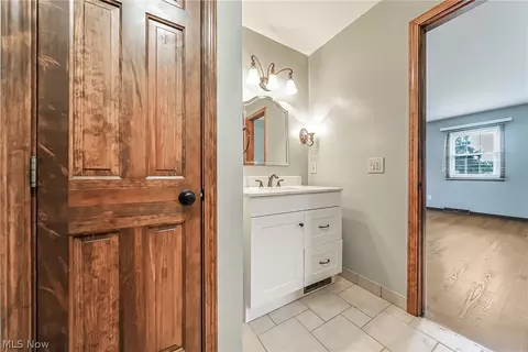 Entry Way - 28575 Cannon Rd, Solon, OH 44139 photo 3 of 3