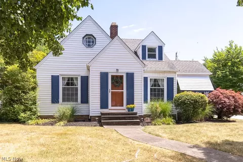 3707 W 169th St, Cleveland, OH 44111