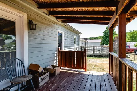 Exterior - 502 Cherry Ave, Williamstown, WV 26187 photo 4 of 5