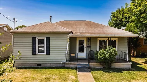 502 Cherry Ave, Williamstown, WV 26187