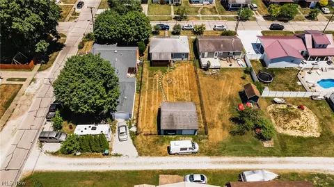View/Area - 502 Cherry Ave, Williamstown, WV 26187 photo 3 of 4