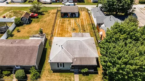 View/Area - 502 Cherry Ave, Williamstown, WV 26187 photo 2 of 4