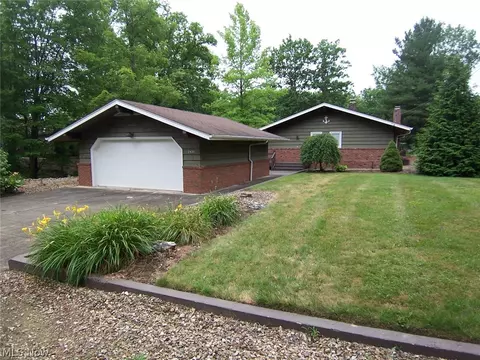 2420 Plum Creek Dr, Roaming Shores, OH 44084