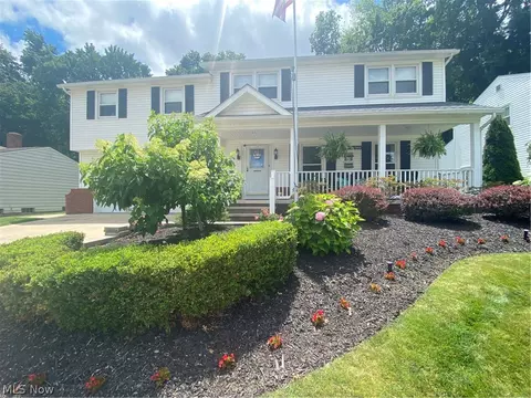 6766 Stafford Dr, Mayfield Heights, OH 44124