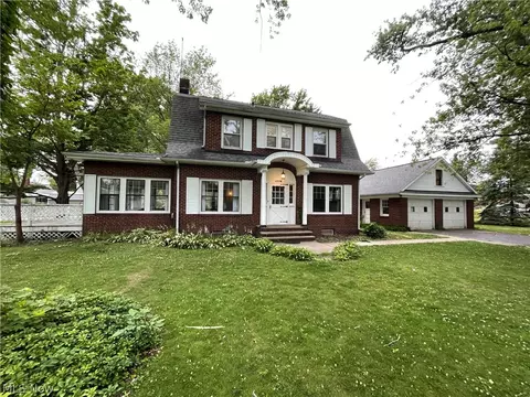 1356 Oxford Dr, Madison, OH 44057