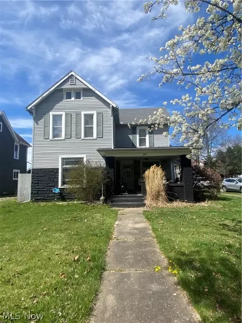 201 W Slingluff Ave, Dover, OH 44622