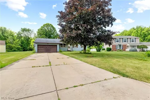 2592 Lydia Dr SW, Lordstown, OH 44481