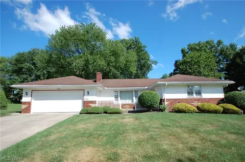 3324 Estates Cir, Youngstown, OH 44511