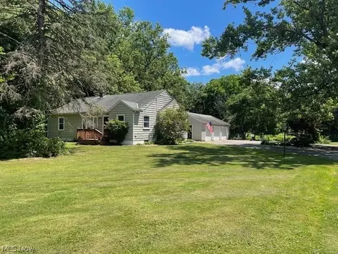 63 Gaylord Dr, Munroe Falls, OH 44262
