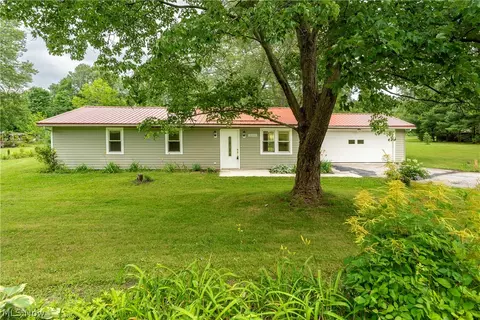 18845 Chillicothe Rd, Chagrin Falls, OH 44023