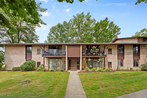 16500 Heather Ln #203, Cleveland, OH 44130