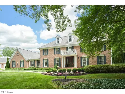 3000 Roundhill Rd, Akron, OH 44333