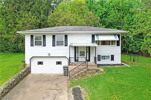 600 Laclede Ct, Youngstown, OH 44502